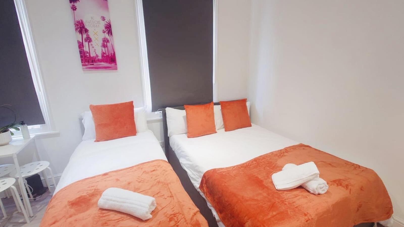 Comfort Camden Studio Apartments Londra Esterno foto