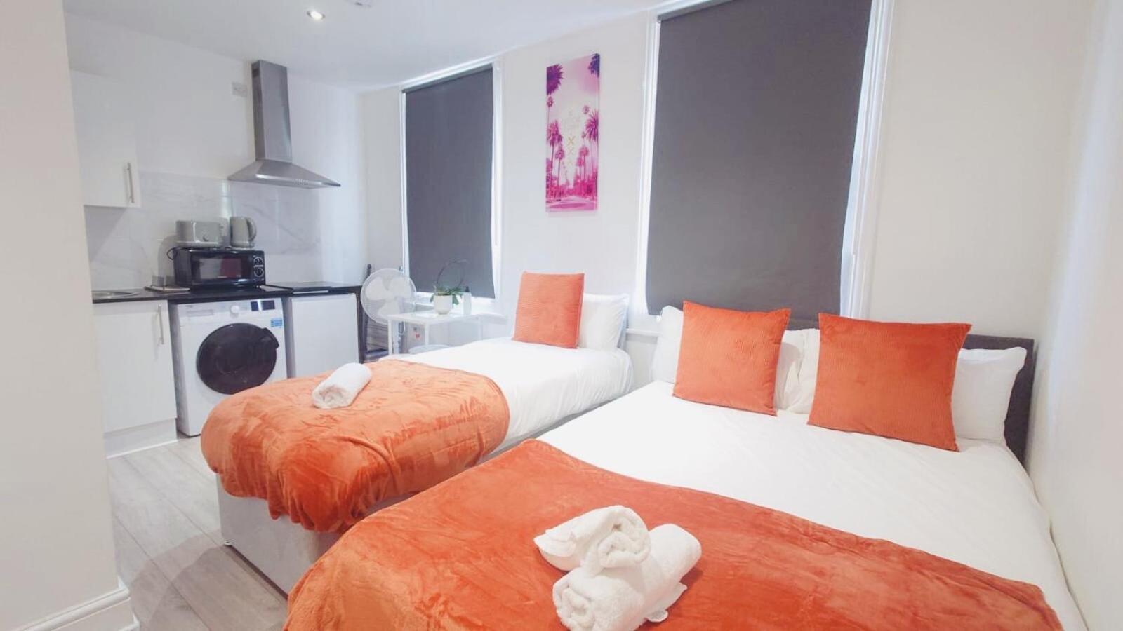 Comfort Camden Studio Apartments Londra Esterno foto