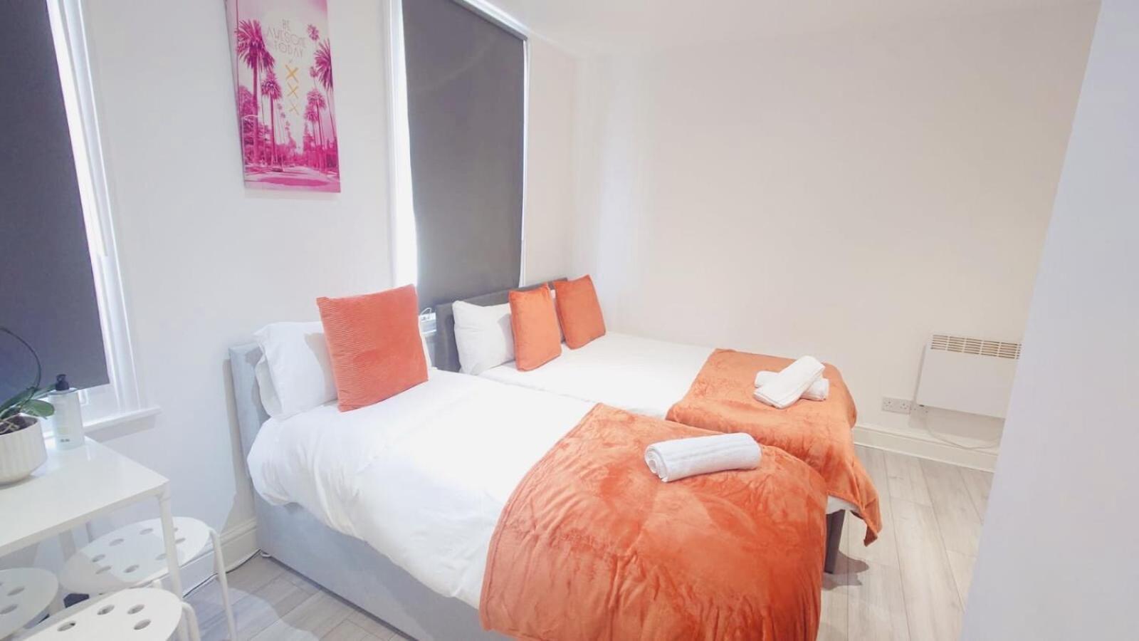 Comfort Camden Studio Apartments Londra Esterno foto