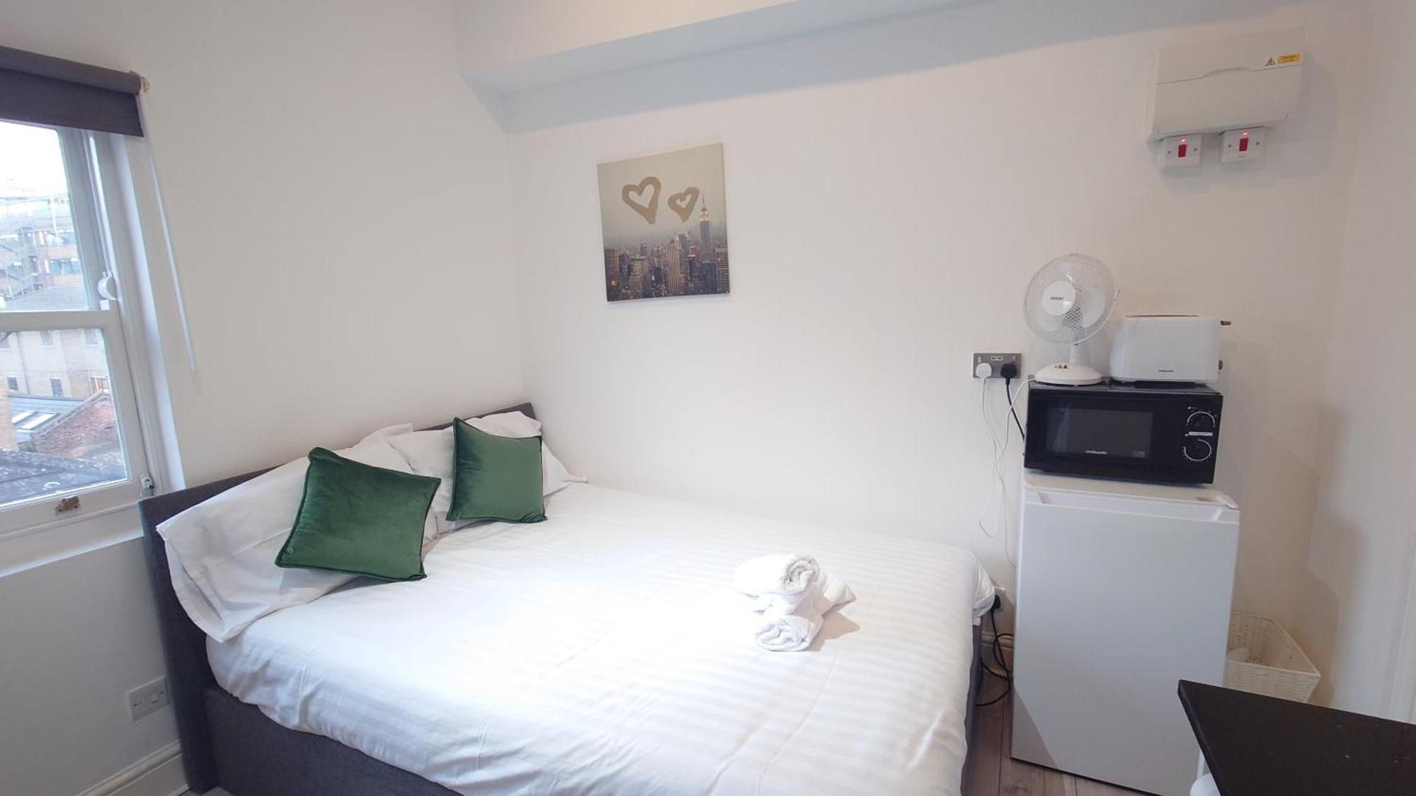 Comfort Camden Studio Apartments Londra Esterno foto